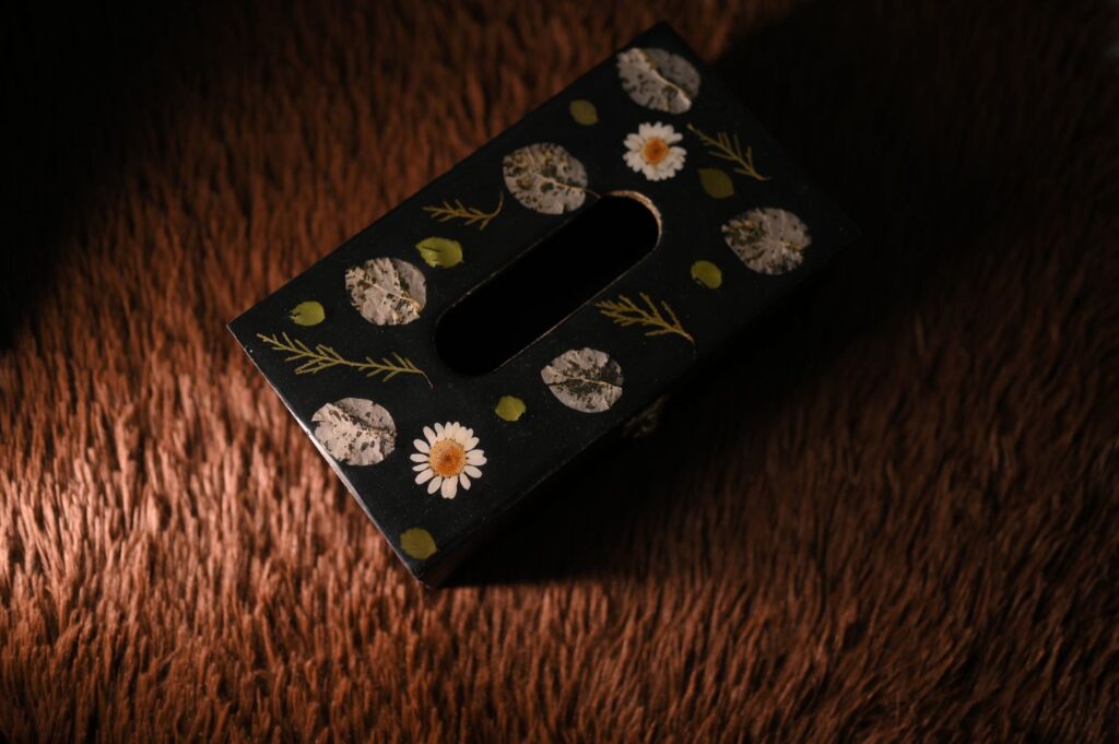Midnight Daisy Bloom Tissue Box – Resin Coated Wooden