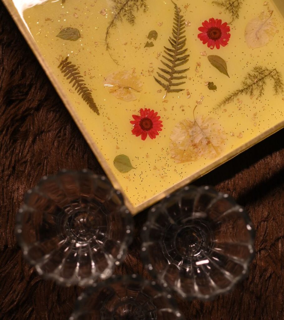 Lemon Meadow – Handcrafted Botanical Resin Tray Set