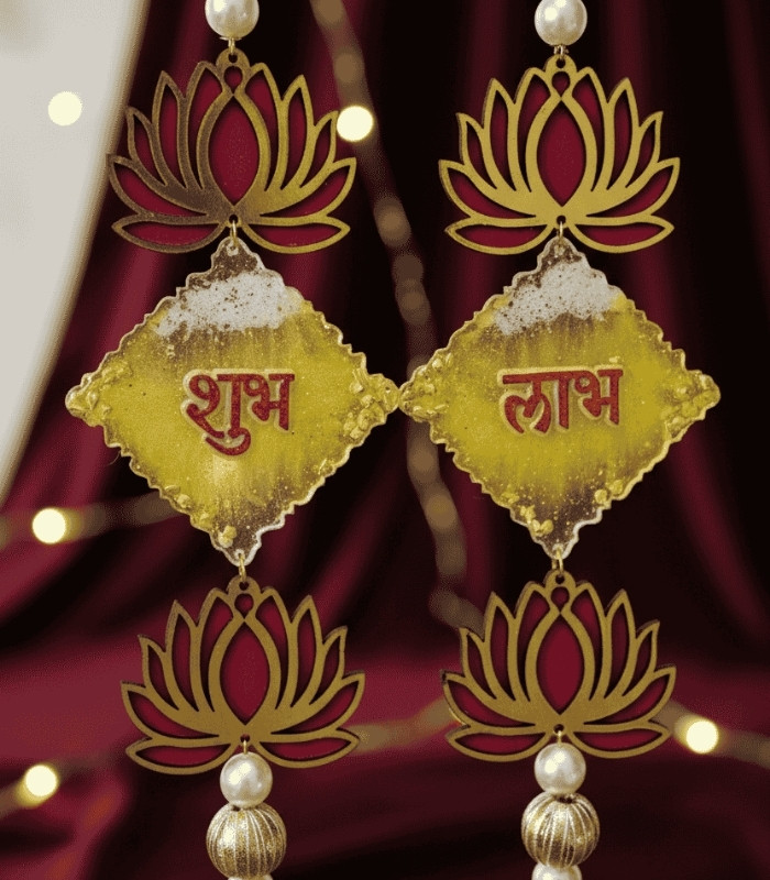 Pīta Kamal Shubh Laabh Hanging Set