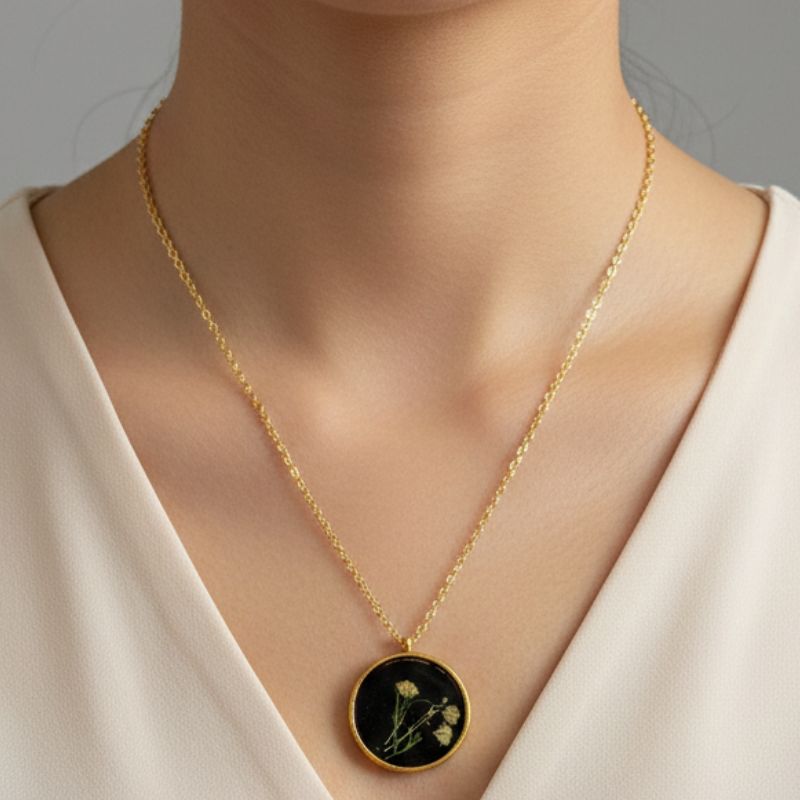 Baby Breath Bliss- Black Base Pendent