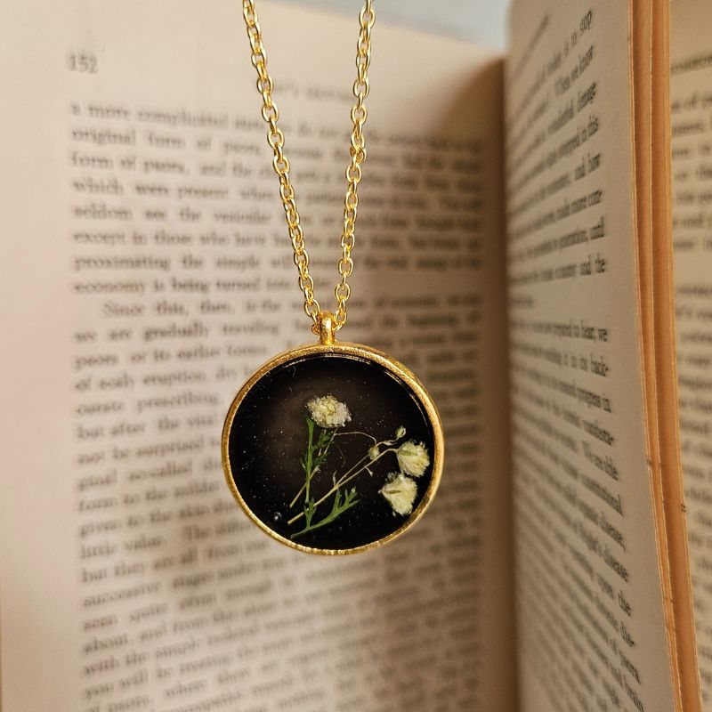 Baby Breath Bliss- Black Base Pendent